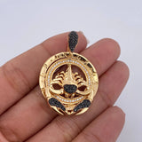 Dije Medalla Escorpion 11.2gr / 3.6cm / Circones Negro Blancos Dos Oros Negro Amarillo 18K $