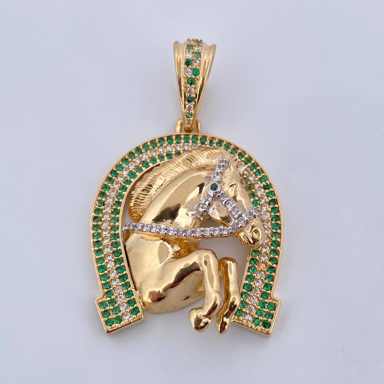 Pendant Horseshoe Horse 11.55gr / 4.1cm / White and Green Zircons Two Yellows Yellow White 18K $