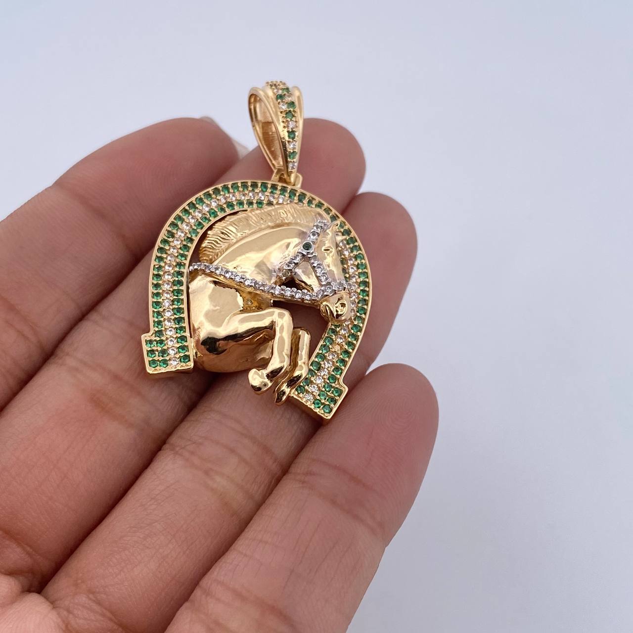 Pendant Horseshoe Horse 11.55gr / 4.1cm / White and Green Zircons Two Yellows Yellow White 18K $