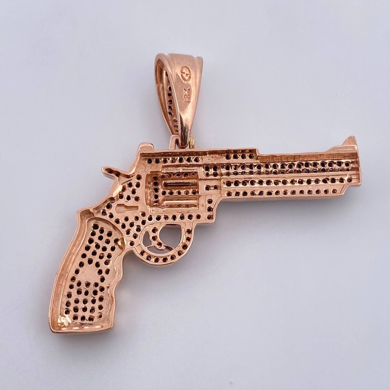 Dije Revolver 9.3gr / 3.7cm / Circones Negros Dos Oros Negro Rosa 18K $