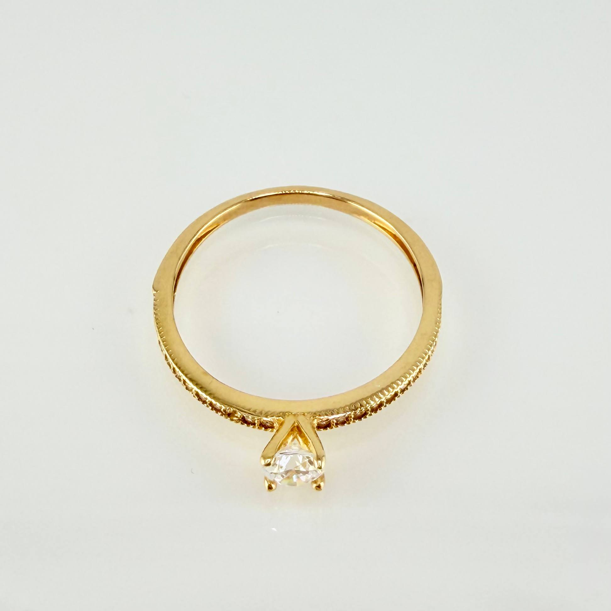 Anillo Solitario Bordeado 1.55gr / T7 3/4 / Oro Amarillo 18K ©