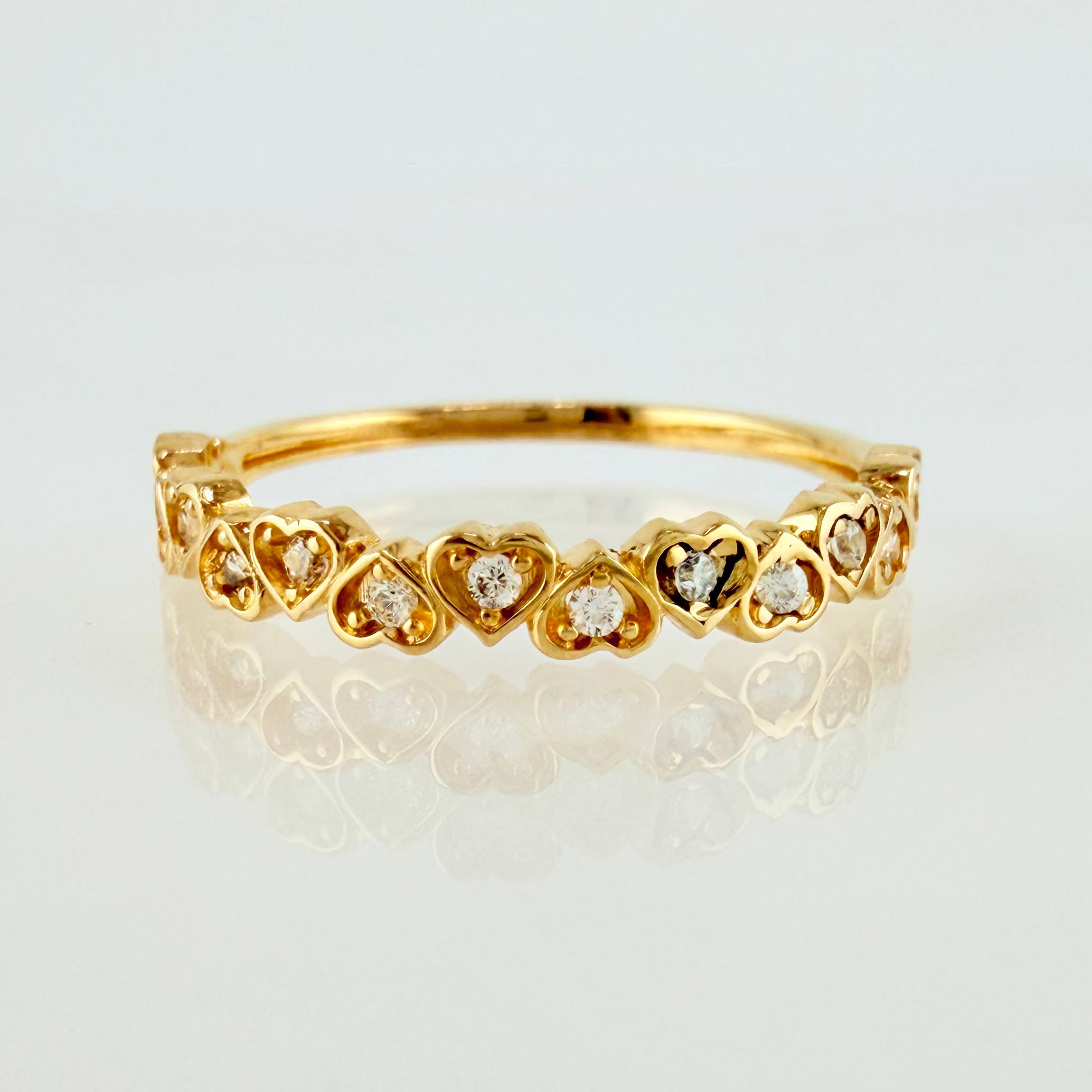 Interspersed Hearts Ring 1.8gr / T7 1/2 / Yellow Gold 18K