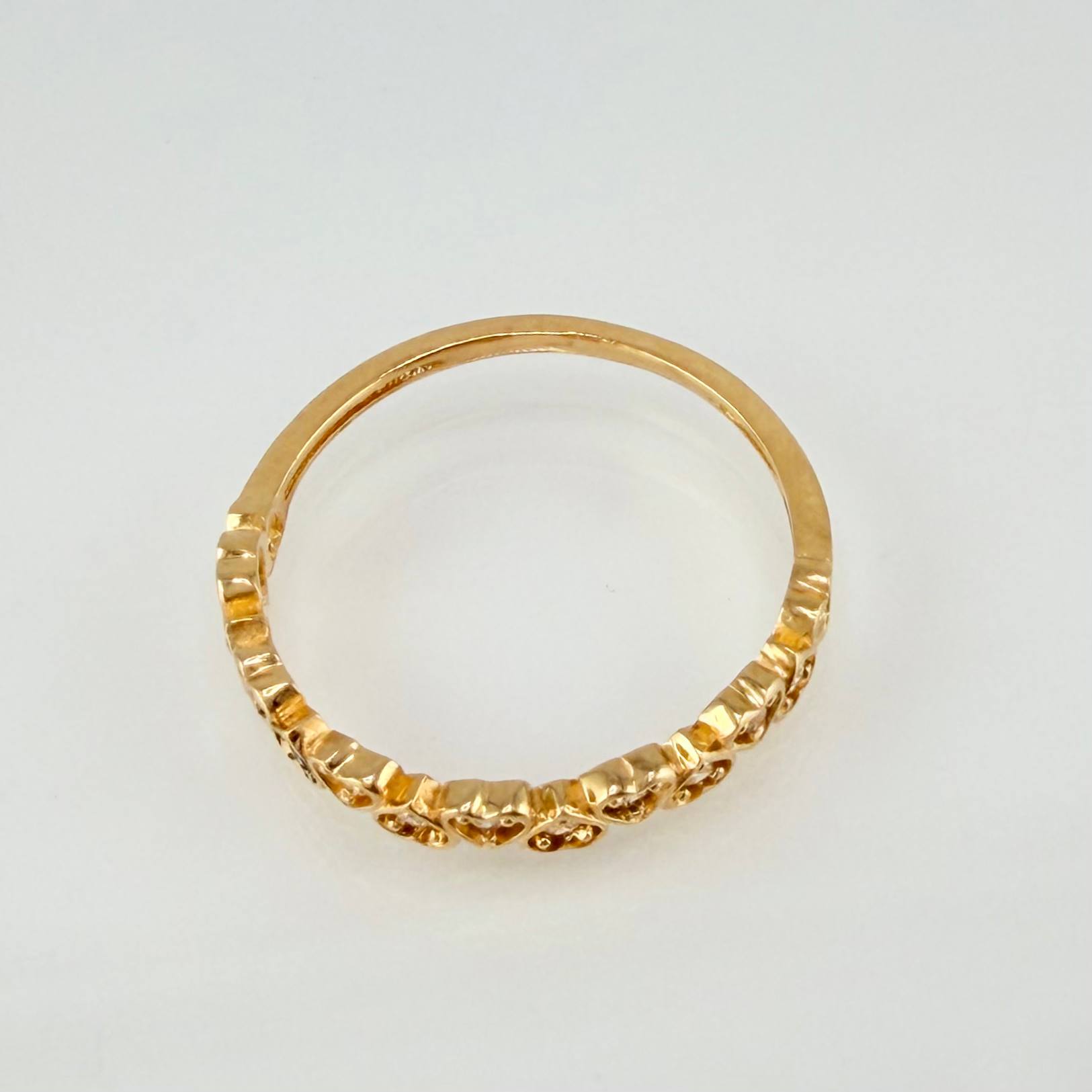 Anillo Linea Corazones 1.6gr / T5 1/2 / Oro Amarillo 18K ©