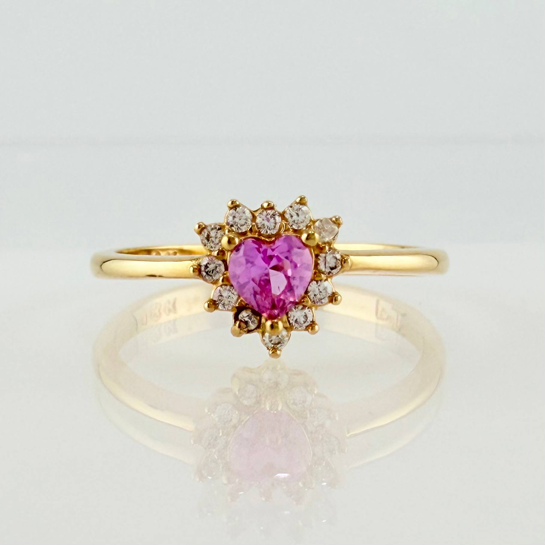 Anillo Halo Corazón 2.35gr / T7 1/4 / Oro Amarillo 18K