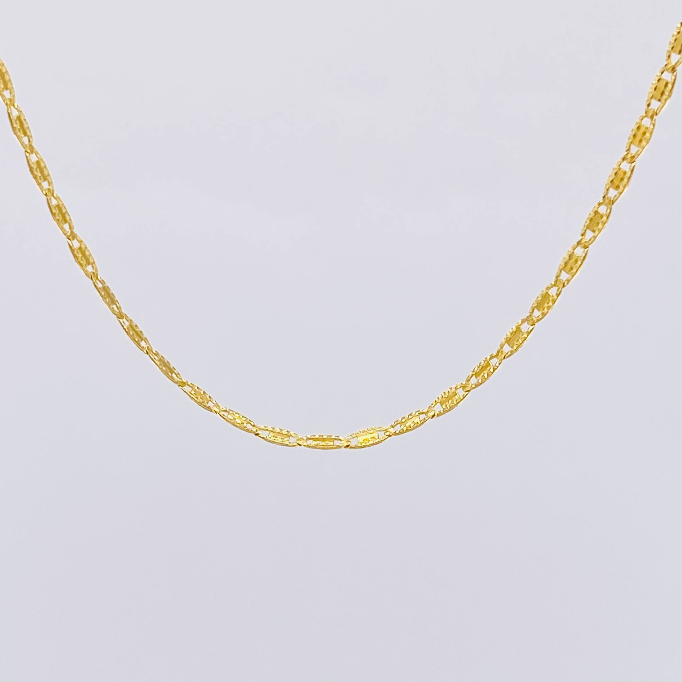 Cadena Plano Escamado 3.05gr / 15 3/4 in / 2.1mm Oro Amarillo +3 18K ©