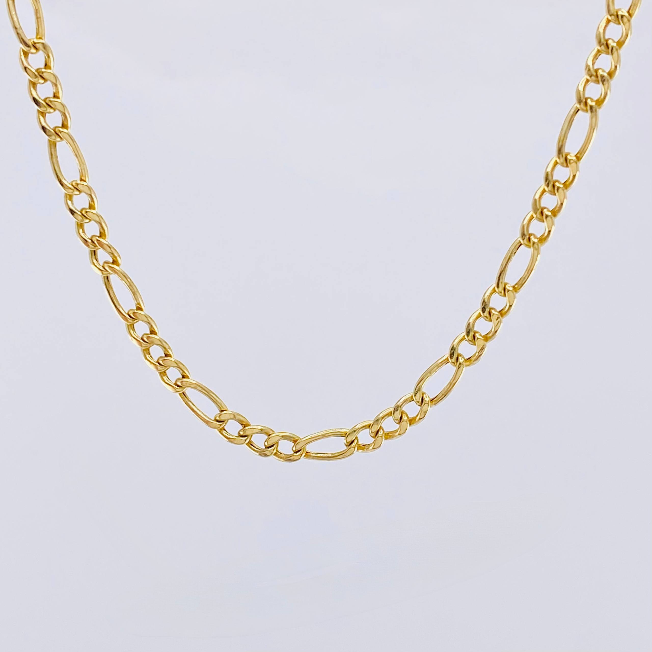 Cadena Figaro 9.35gr / 25 in / 3.7mm Oro Amarillo +1 18K ©