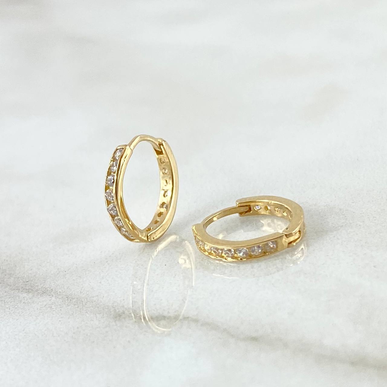Candongas Doble Carril 1.3gr / 1.1cm / Circones Blancos Oro Amarillo 18K ©