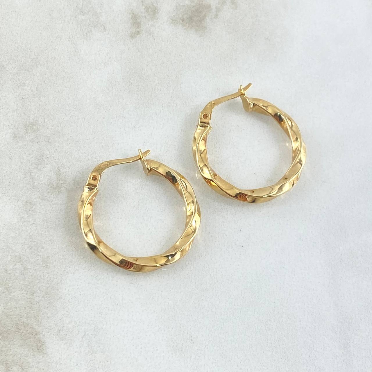 Candongas Kary 2.05gr / 2.4cm / Oro Amarillo 18K