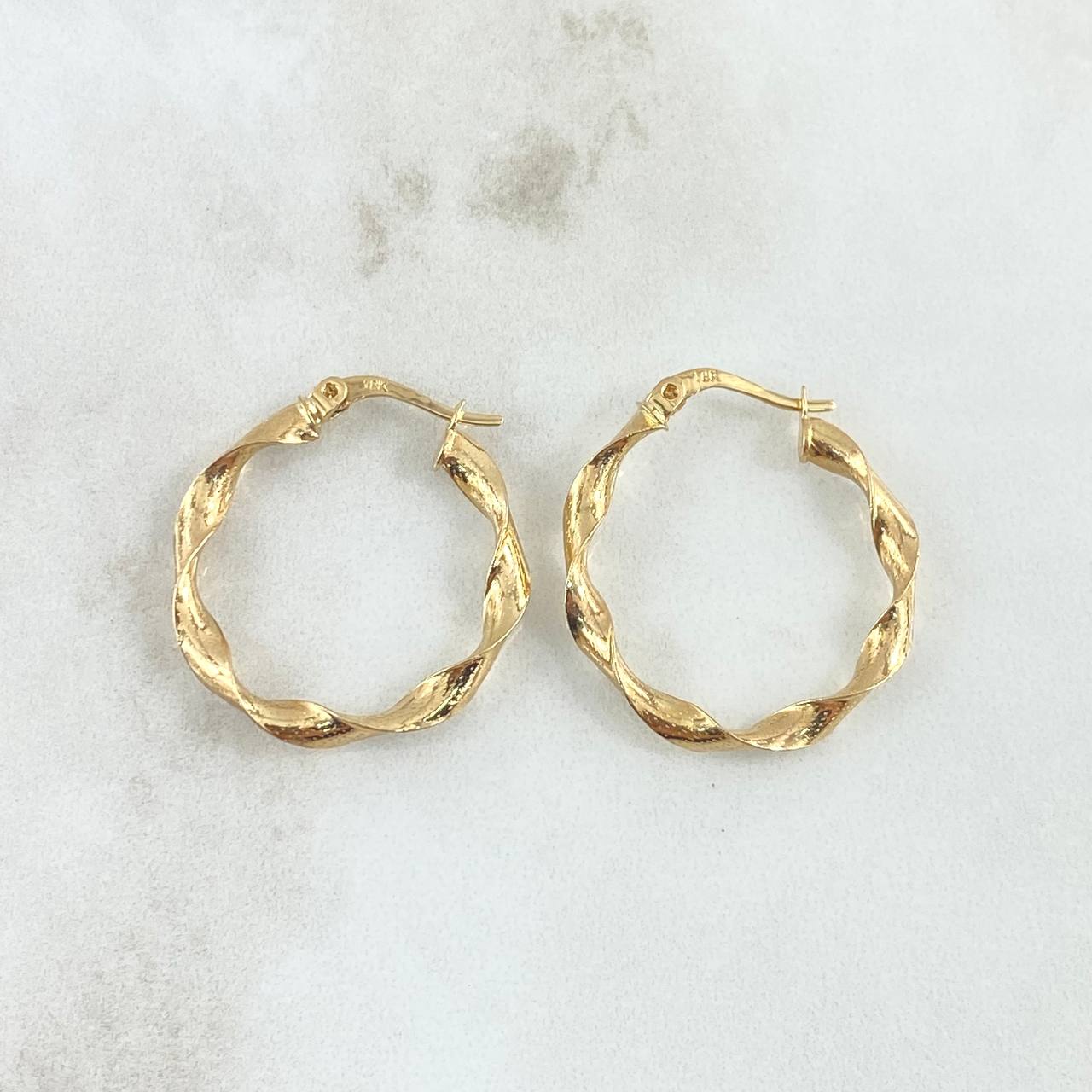 Hoop Earrings Weigh 2.15gr / 2.8cm / 18K Yellow Gold