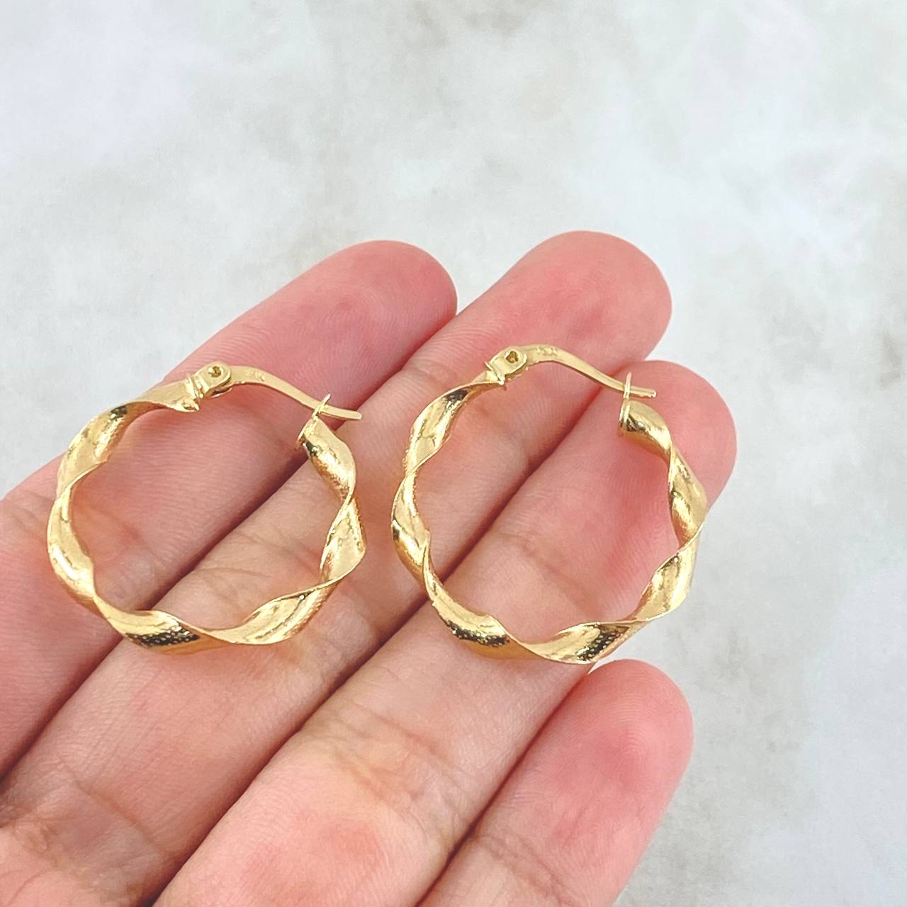 Hoop Earrings Weigh 2.15gr / 2.8cm / 18K Yellow Gold