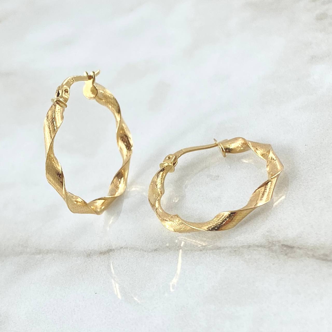 Hoop Earrings Weigh 2.15gr / 2.8cm / 18K Yellow Gold