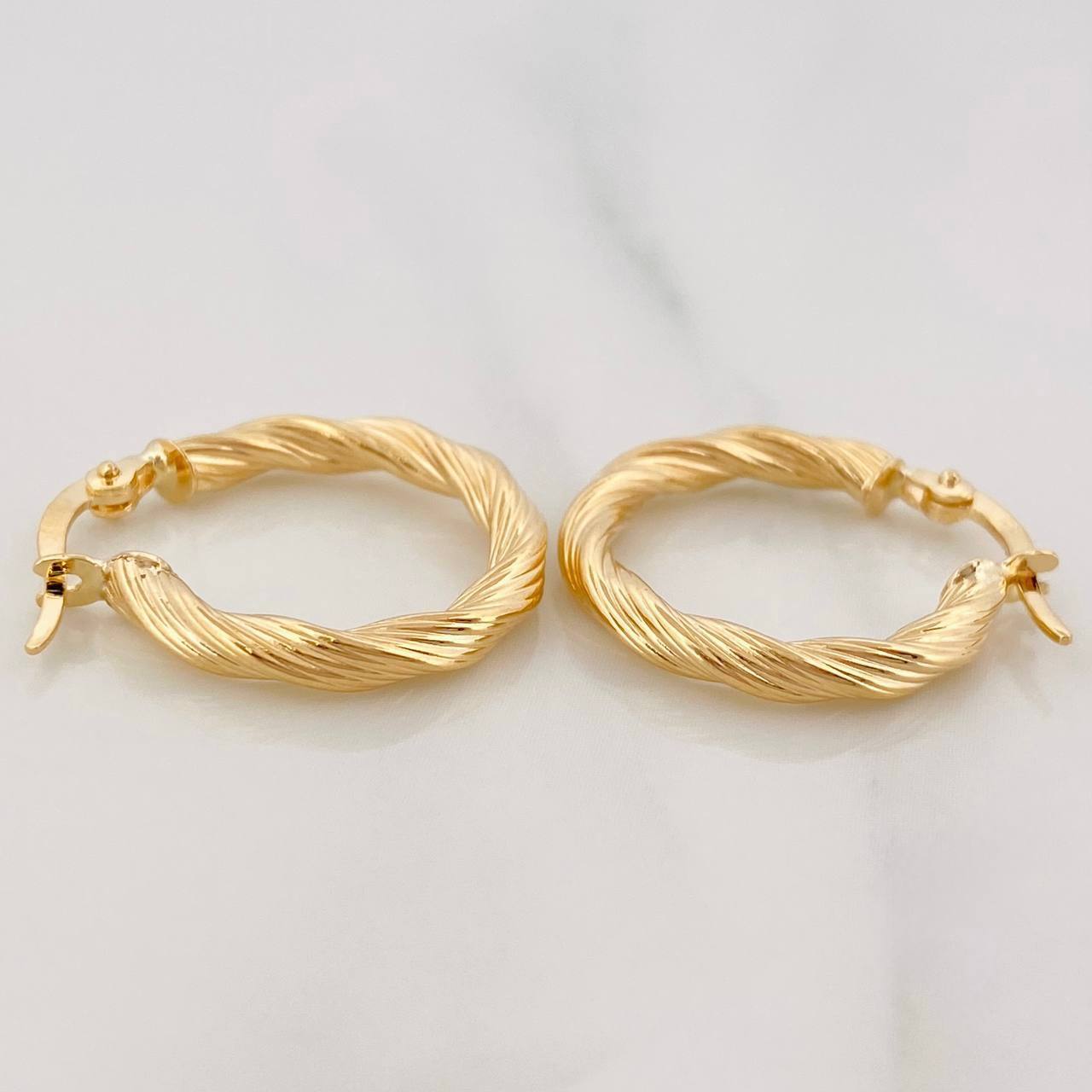 Candongas Ivy 1.95 g / 3/4 in Oro Amarillo 18K