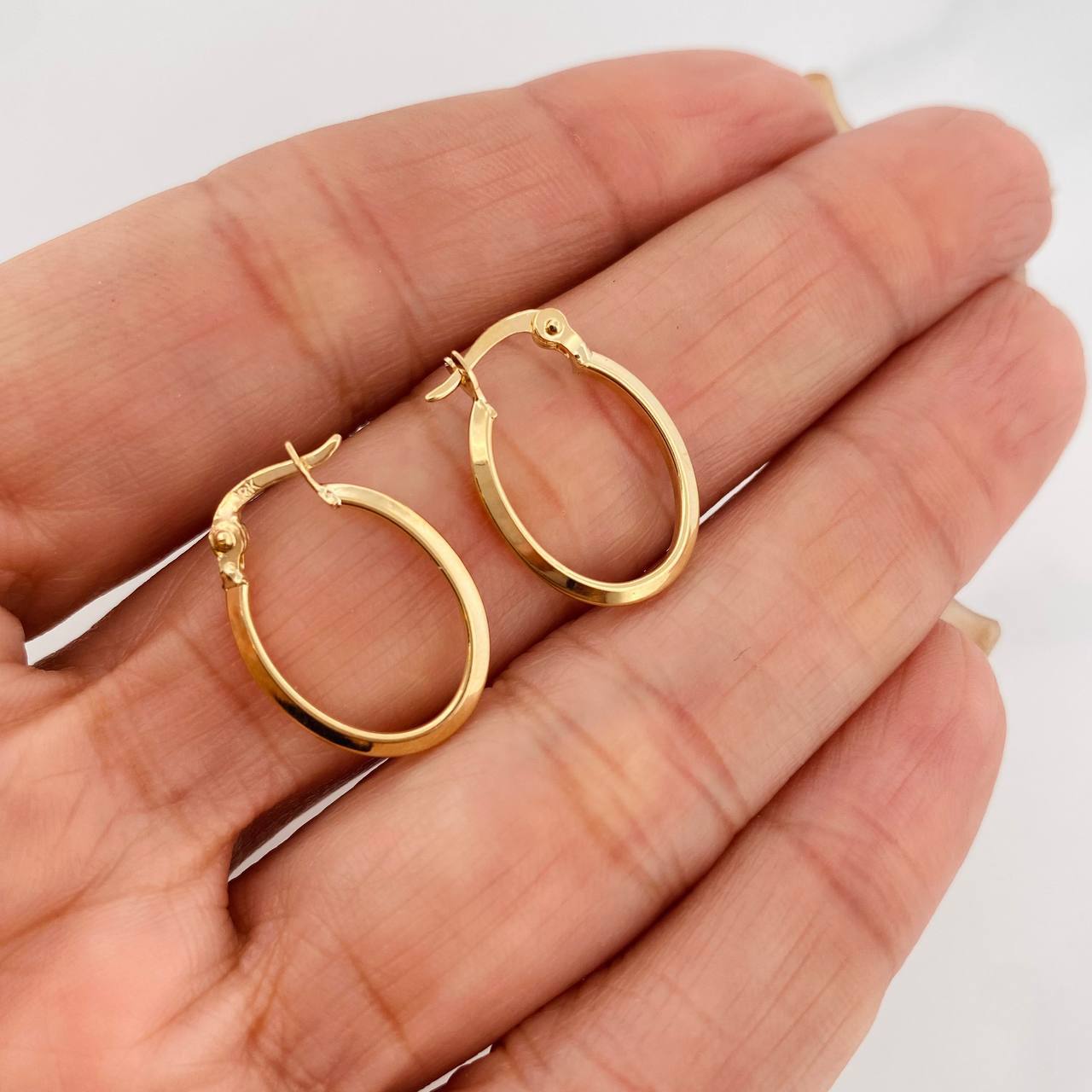 Candongas Clau Ovaladas 0.95 g / 3/4 in Oro Amarillo 18K