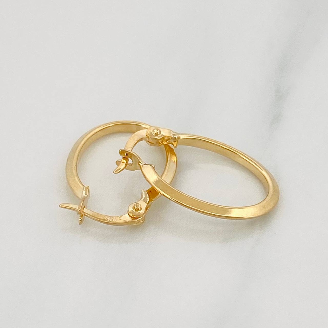 Candongas Clau Ovaladas 0.95 g / 3/4 in Oro Amarillo 18K