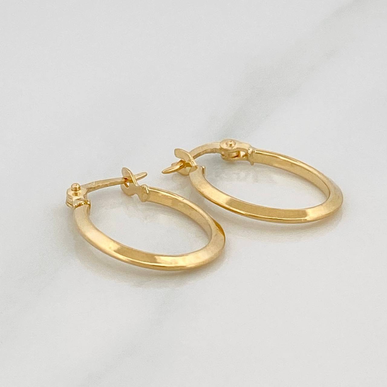 Candongas Clau Ovaladas 0.95 g / 3/4 in Oro Amarillo 18K