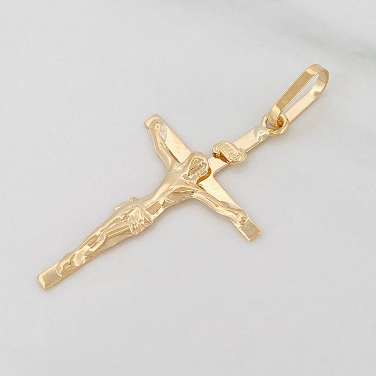 Dije Cruz Cristo 1 g / 1 1/2 in Oro Amarillo 18K