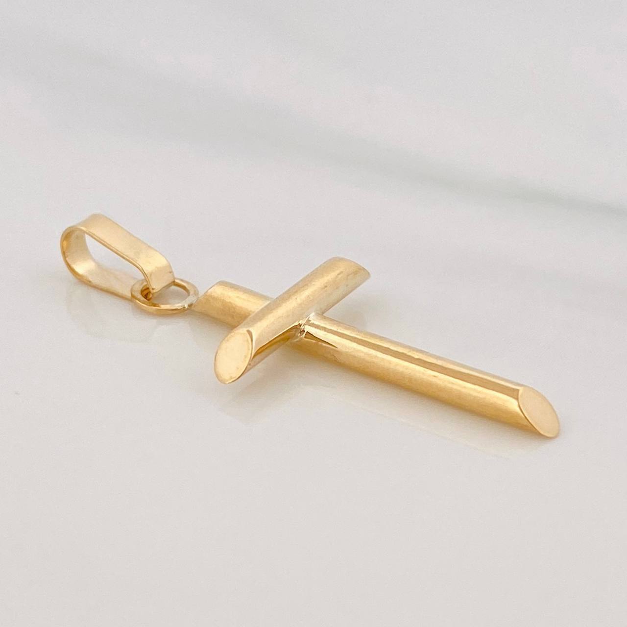 Dije Cruz 0.85 g / 1 1/2 in Oro Amarillo 18K