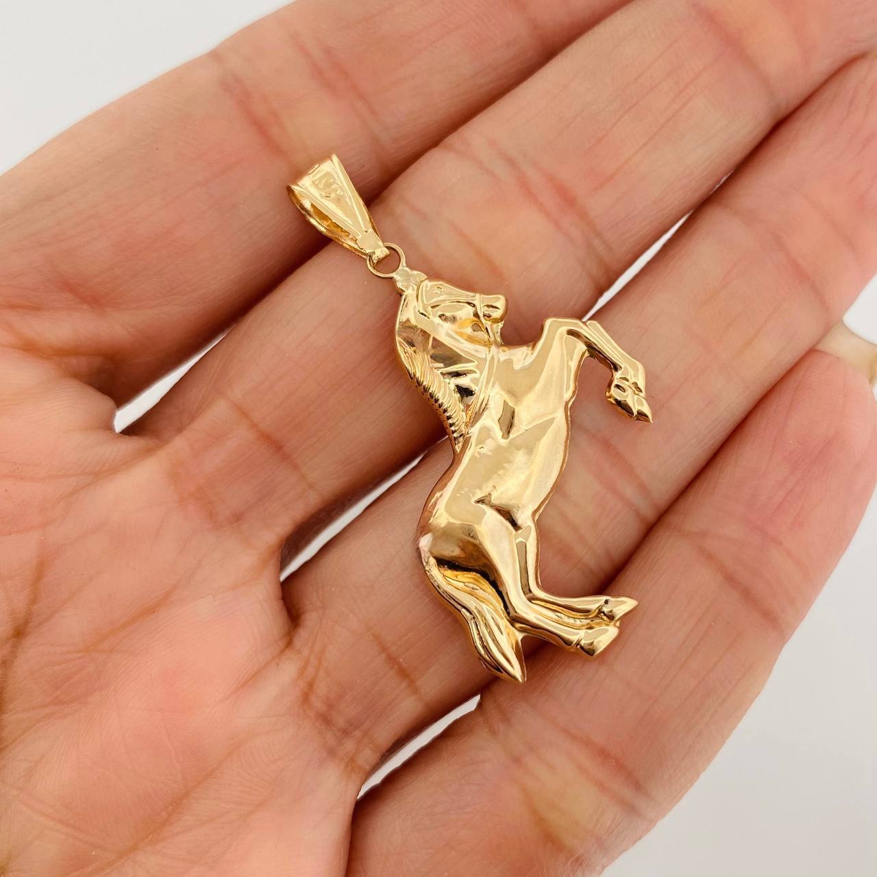 Dije Caballo 1.8 g / 1 3/4 in Oro Amarillo 18K