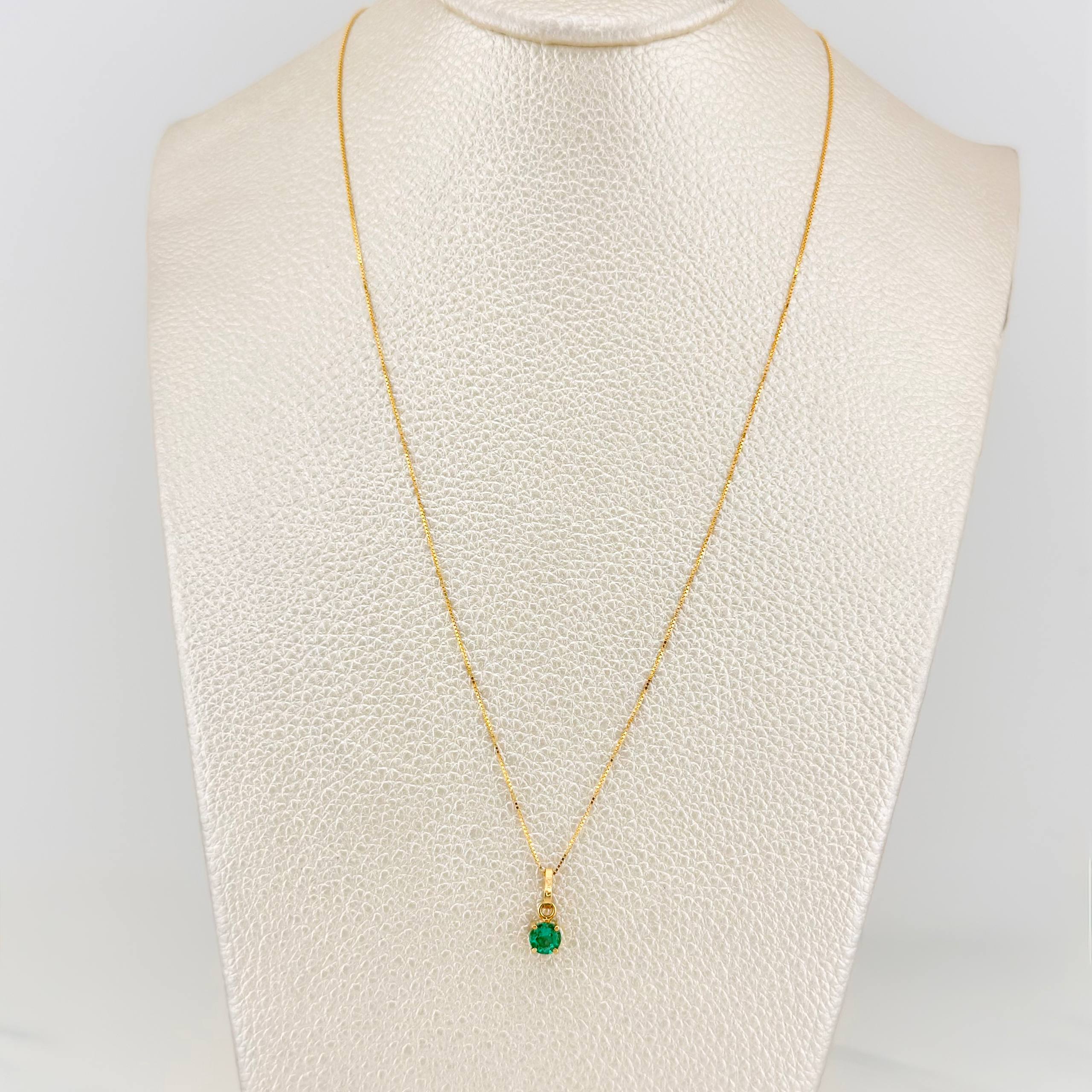 Set Cadena Veneciana + Dije Circulo Esmeralda 28Pts / 1.4 g / 17 3/4 in Oro Amarillo 18K