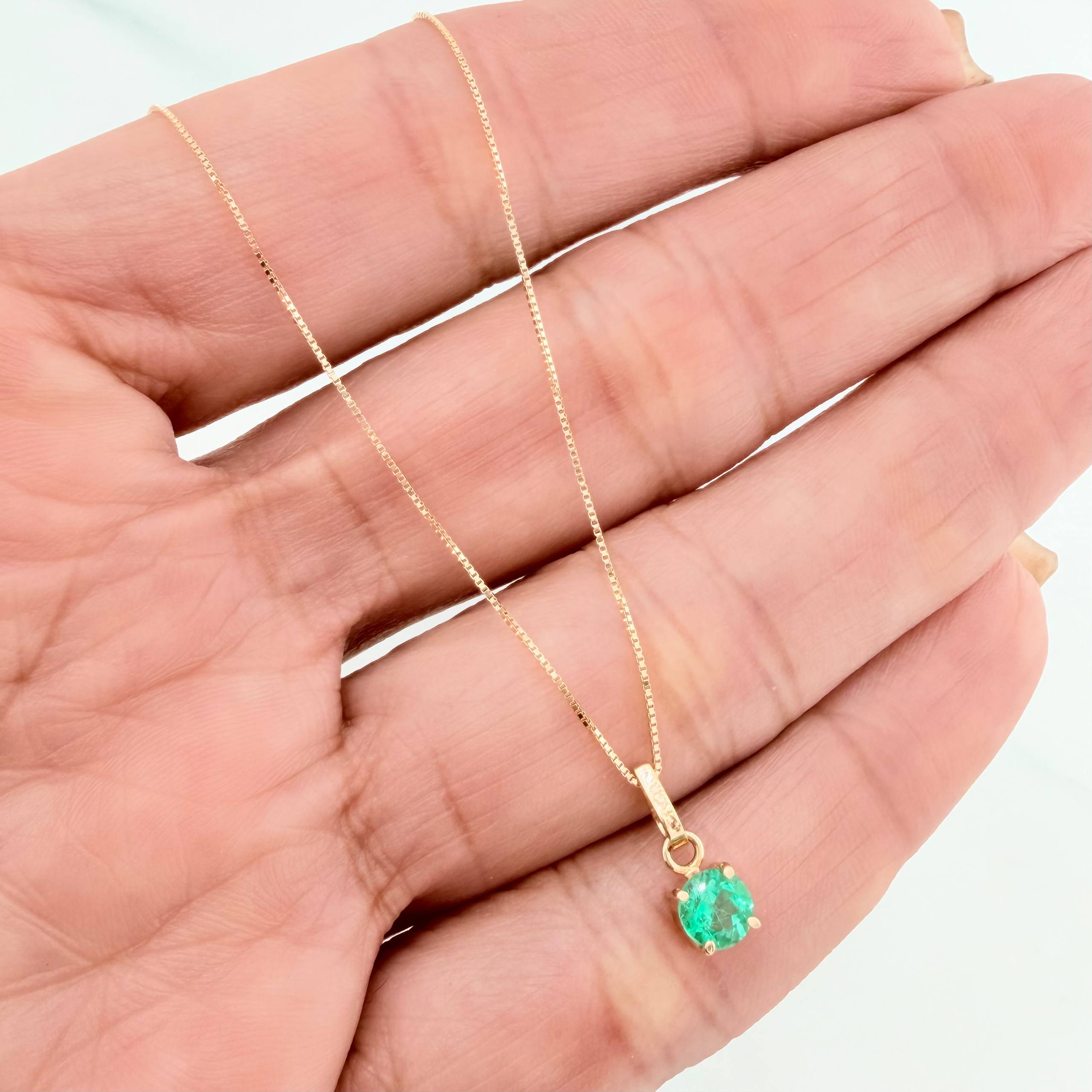 Set Cadena Veneciana + Dije Circulo Esmeralda 28Pts / 1.4 g / 17 3/4 in Oro Amarillo 18K
