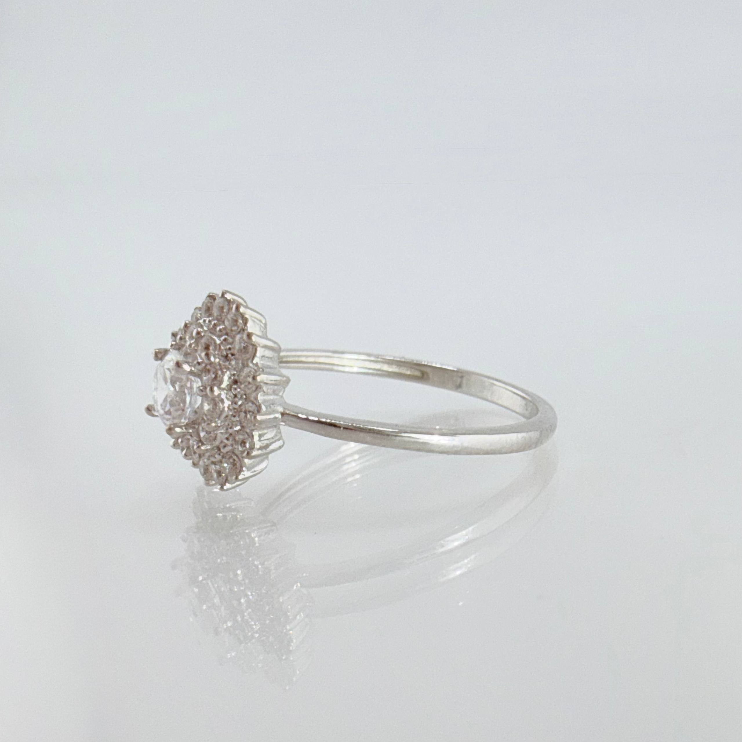 Anillo Flor Tupida 2.3gr / T5 3/4 / Oro Blanco 18K *