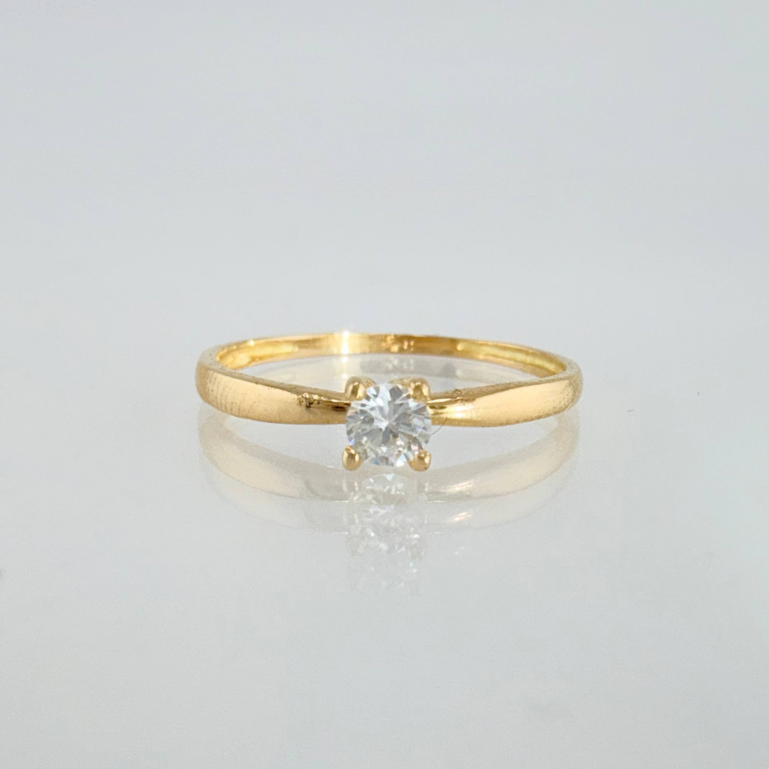 Anillo Solitario 1.05gr / T6 1/2 / Oro Amarillo 18K *