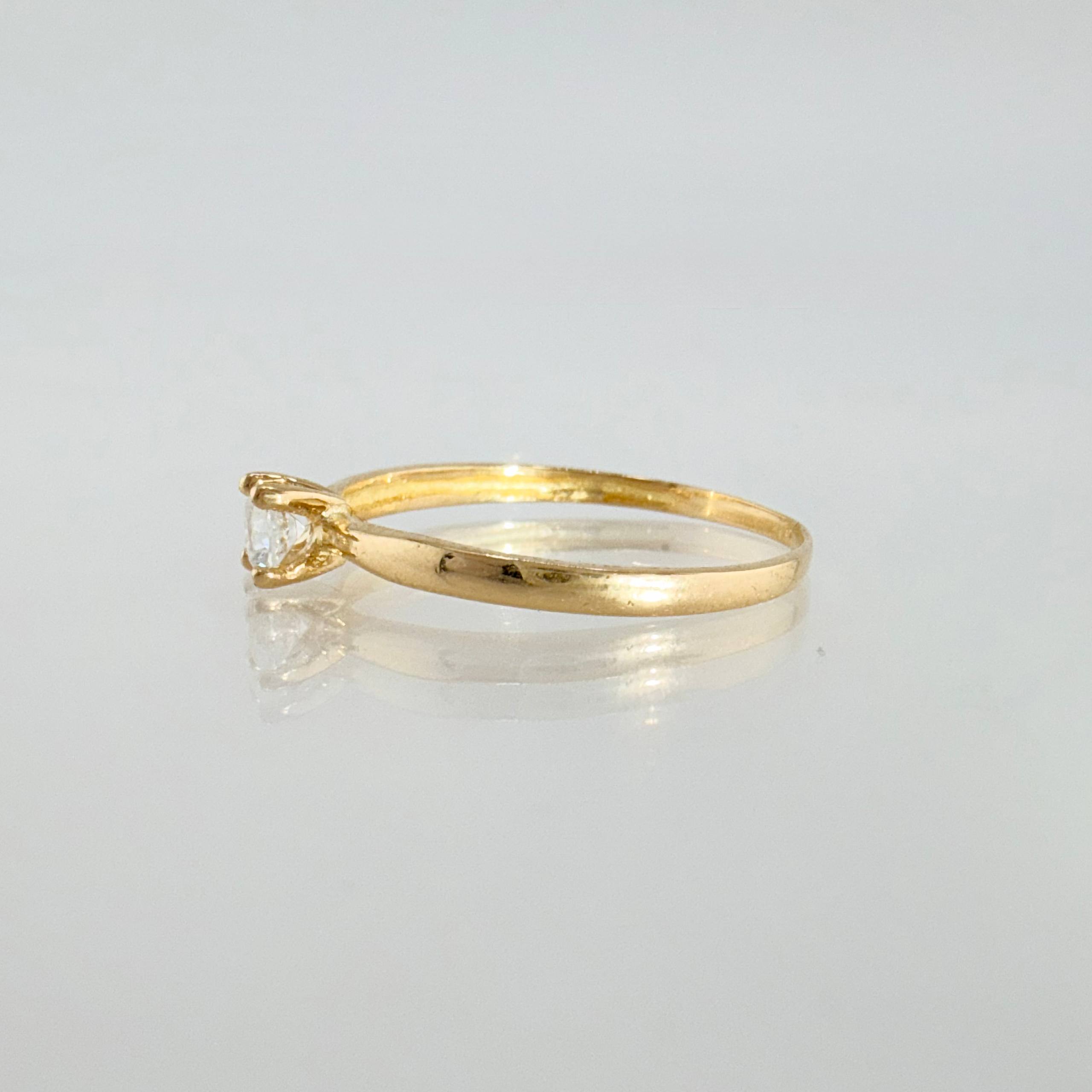 Anillo Solitario 1.05gr / T6 1/2 / Oro Amarillo 18K *