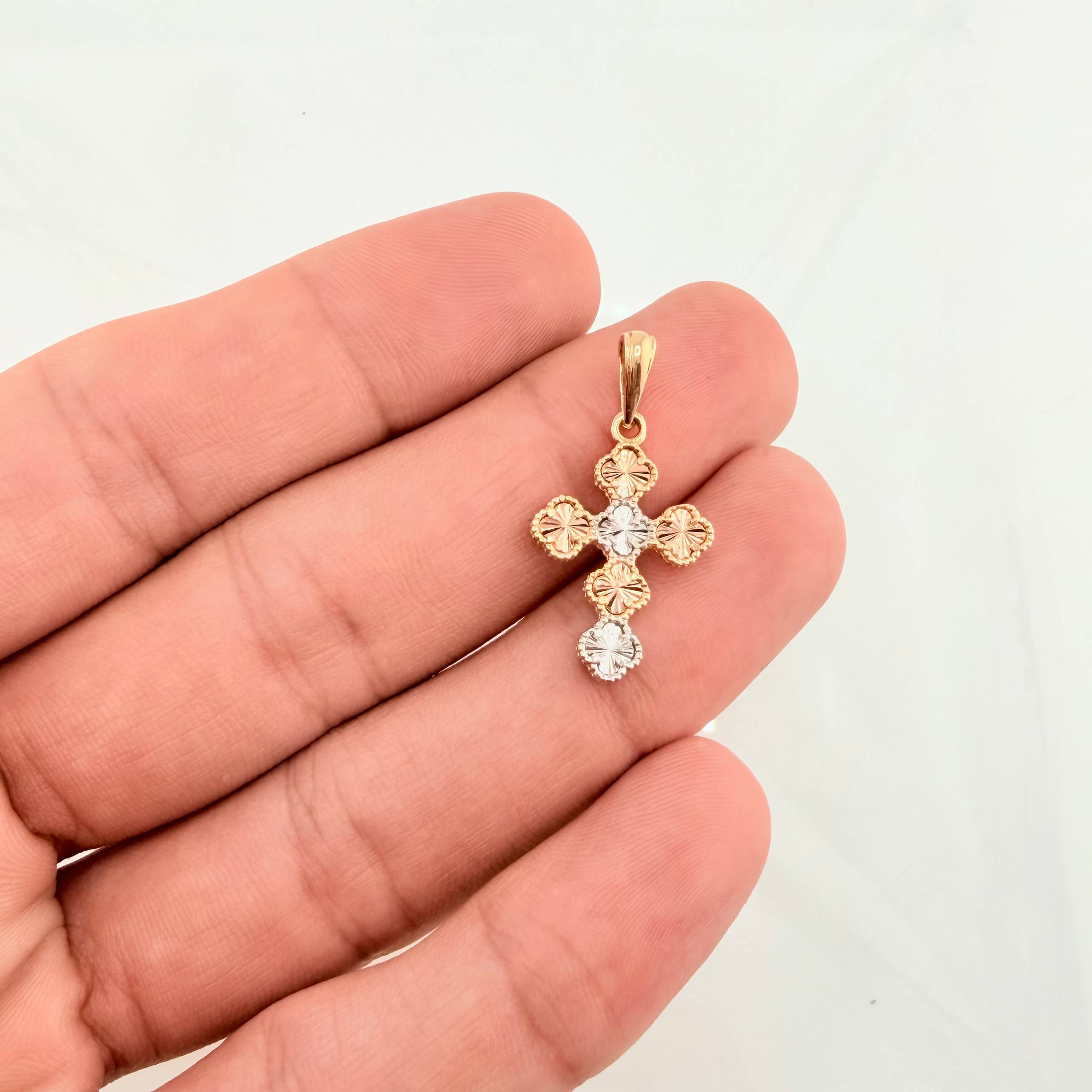 Dije Trebol Rosa Blanco 2.35gr / 1 1/4 in / Tres Oros Nac.Esp. 18K ©