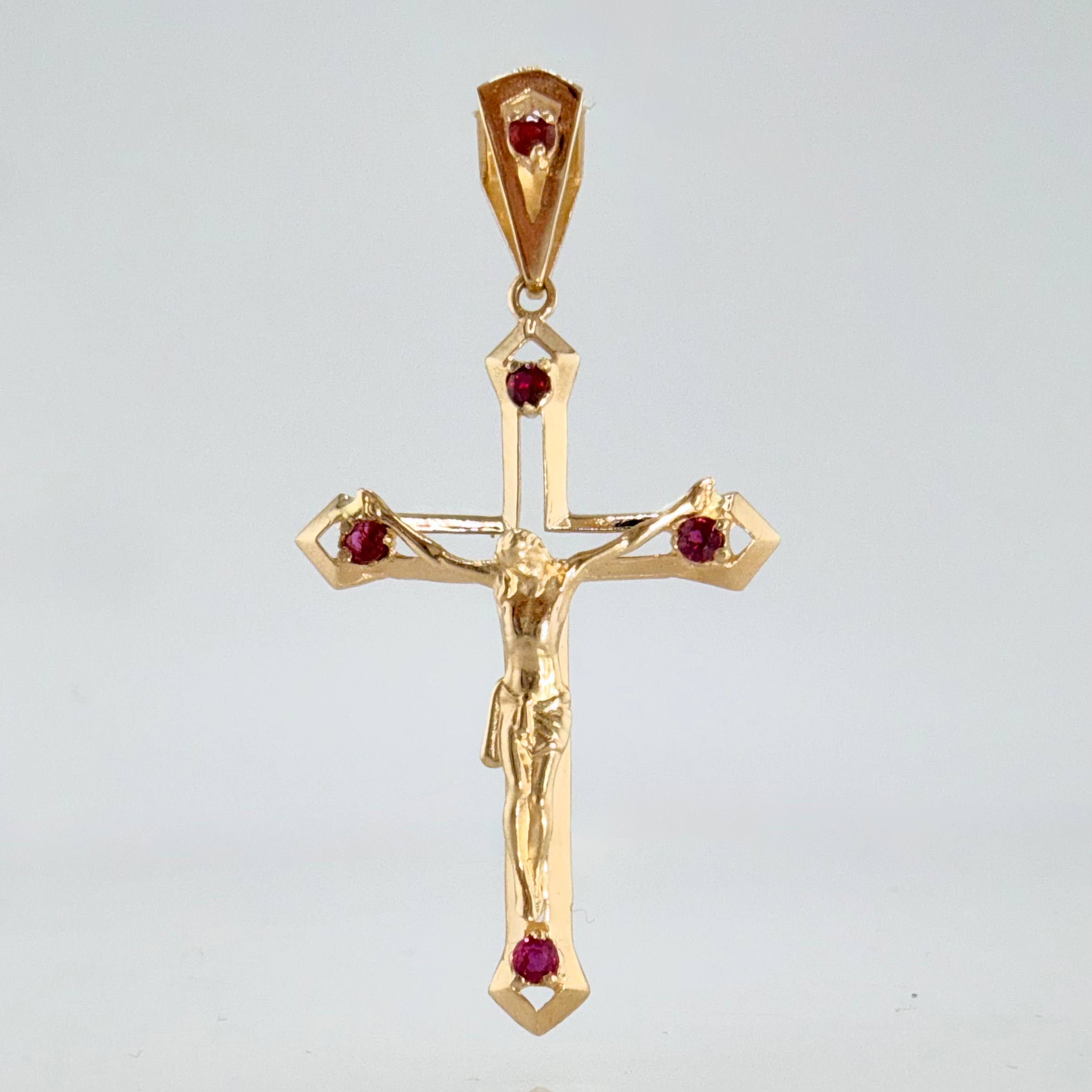 Dije Cruz Cristo Rubies 35pts 4.15gr / 2 in / Oro Amarillo 18K ©