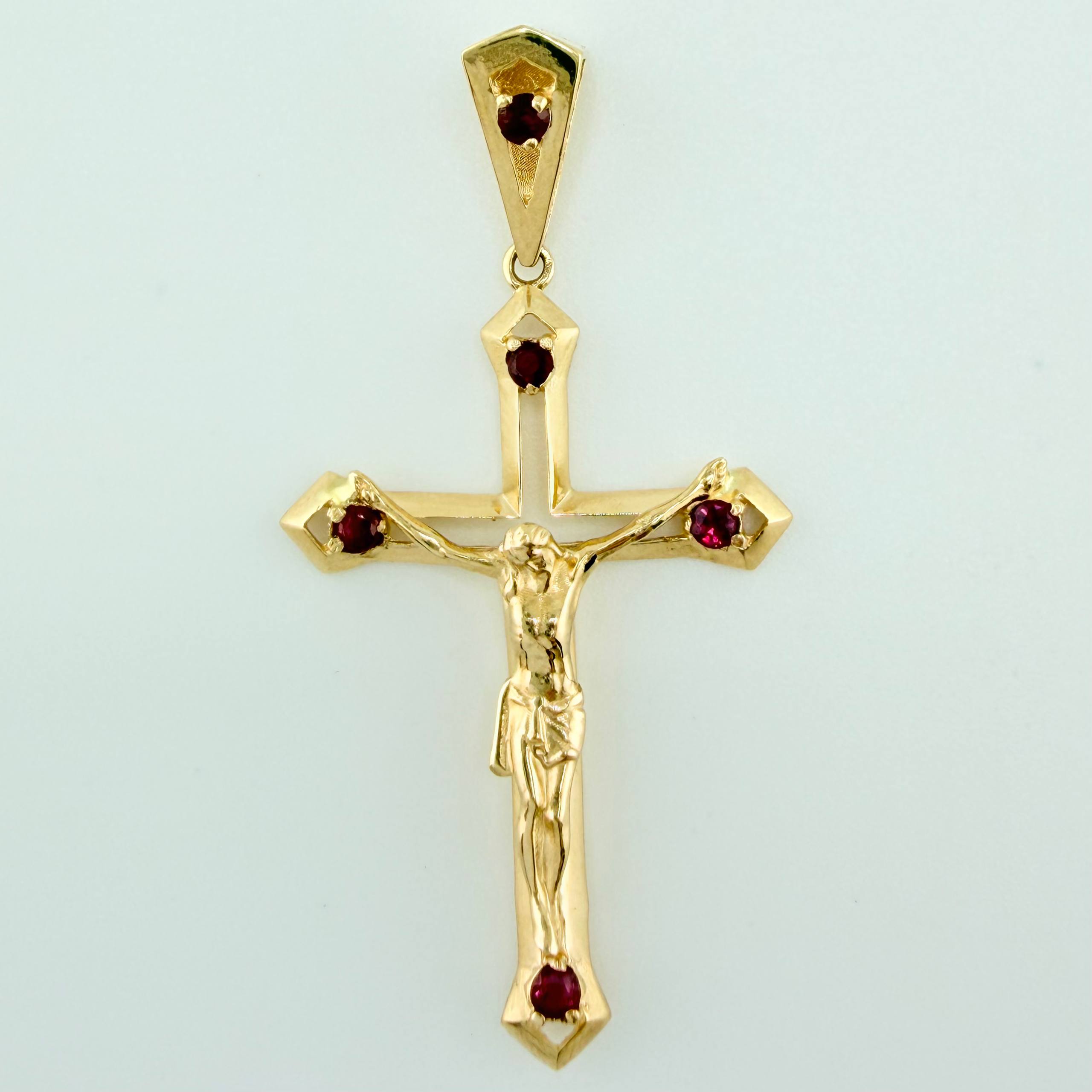 Dije Cruz Cristo Rubies 35pts 4.15gr / 2 in / Oro Amarillo 18K ©