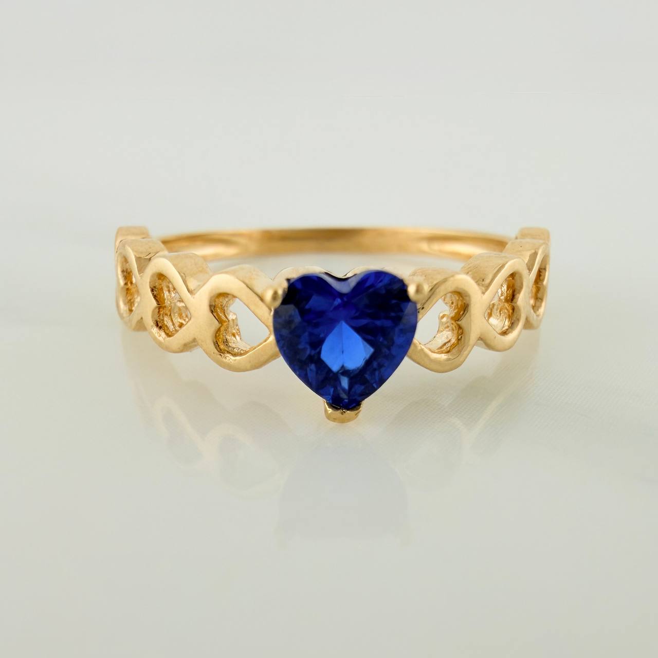 Anillo Solitario Corazones 2.25gr / T7 1/4 / 1 in / Oro Amarillo 18K $
