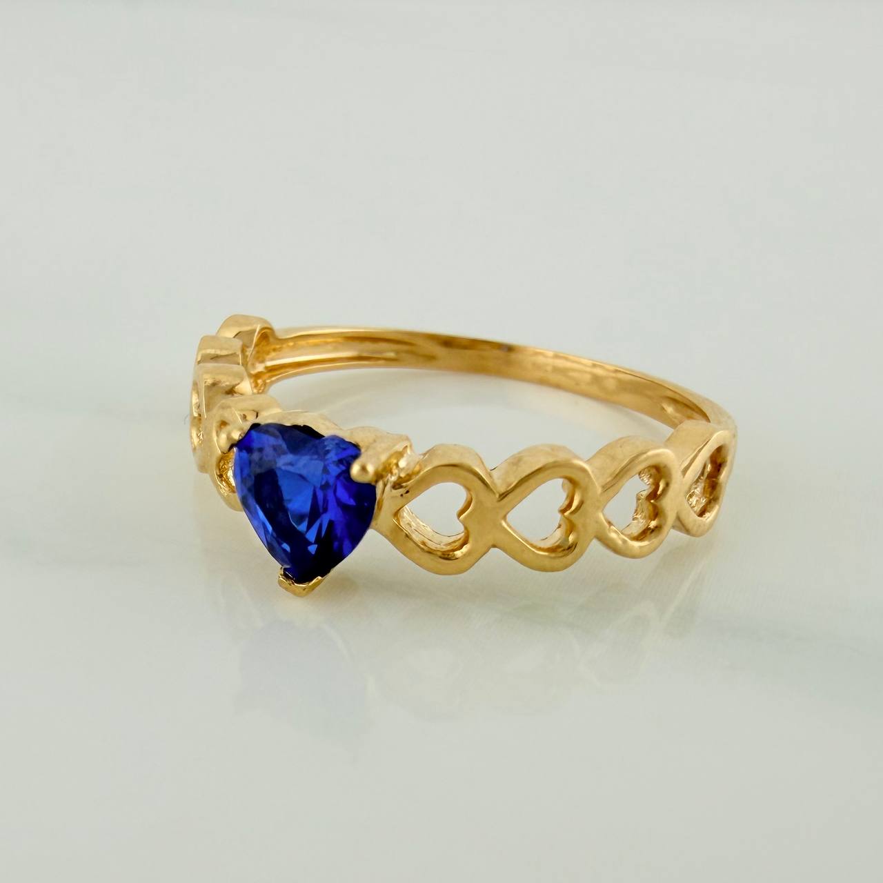 Anillo Solitario Corazones 2.25gr / T7 1/4 / 1 in / Oro Amarillo 18K $
