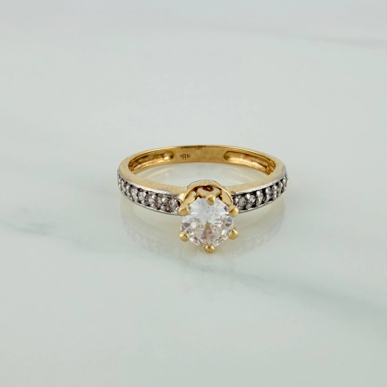 Anillo Solitario Churumbela 2.75gr / T6 1/2 / 1 in / Dos Oros Amarillo Blanco 18K $