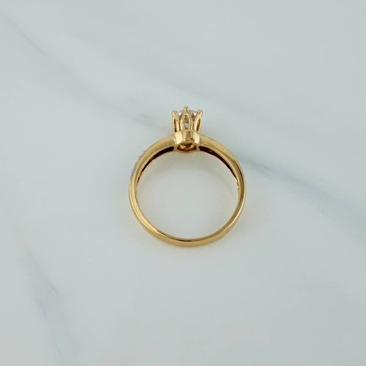 Anillo Solitario Churumbela 2.75gr / T6 1/2 / 1 in / Dos Oros Amarillo Blanco 18K $