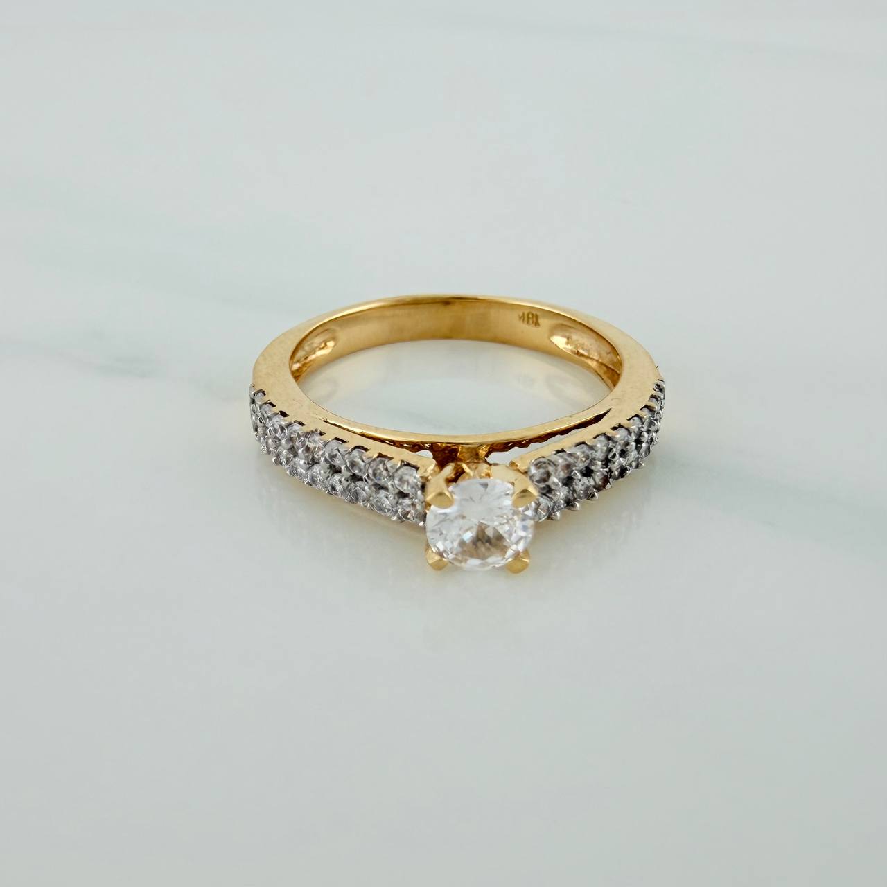 Anillo Solitario Puente 3.25gr / T7 / 1 in / Dos Oros Amarillo Blanco 18K $