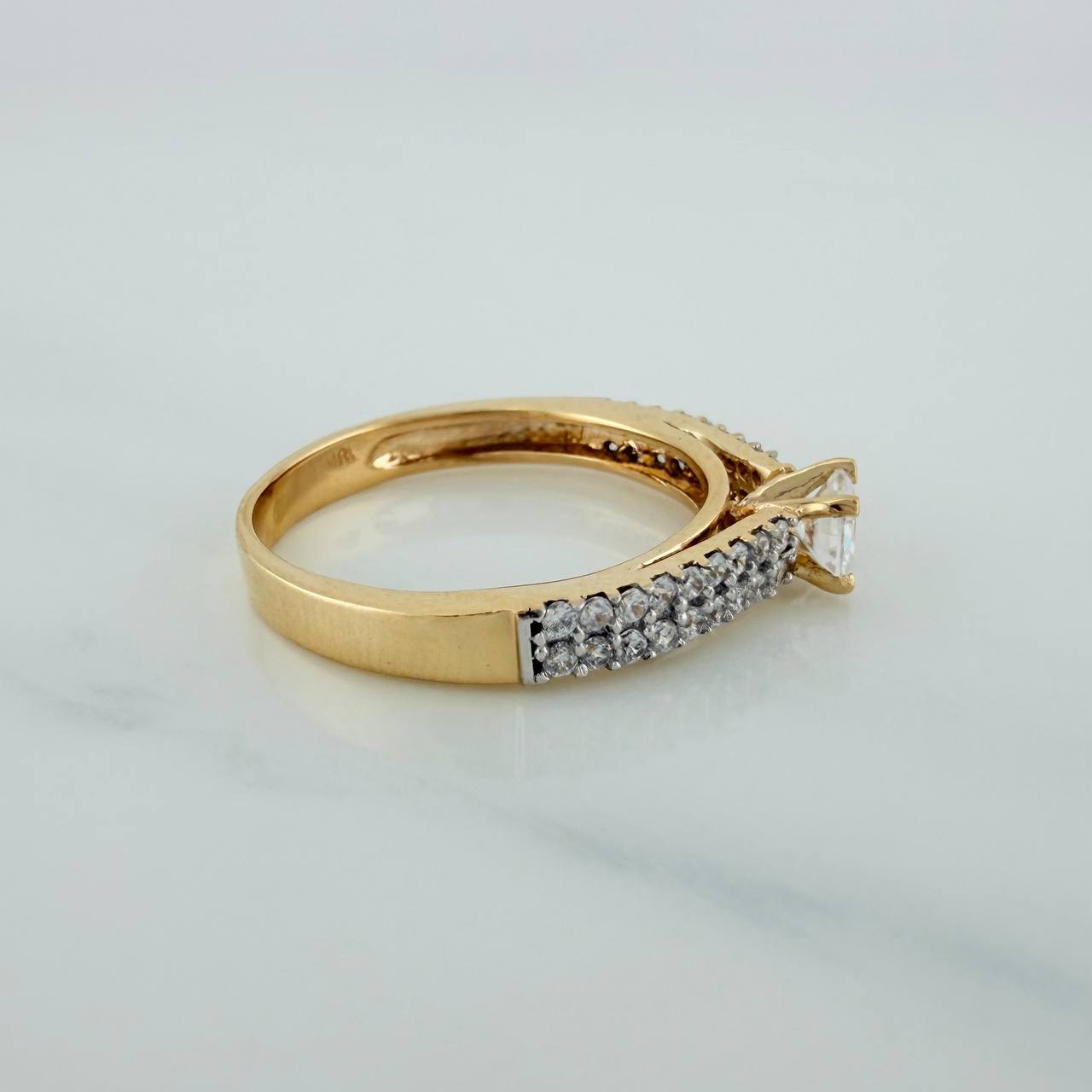 Anillo Solitario Puente 3.25gr / T7 / 1 in / Dos Oros Amarillo Blanco 18K $