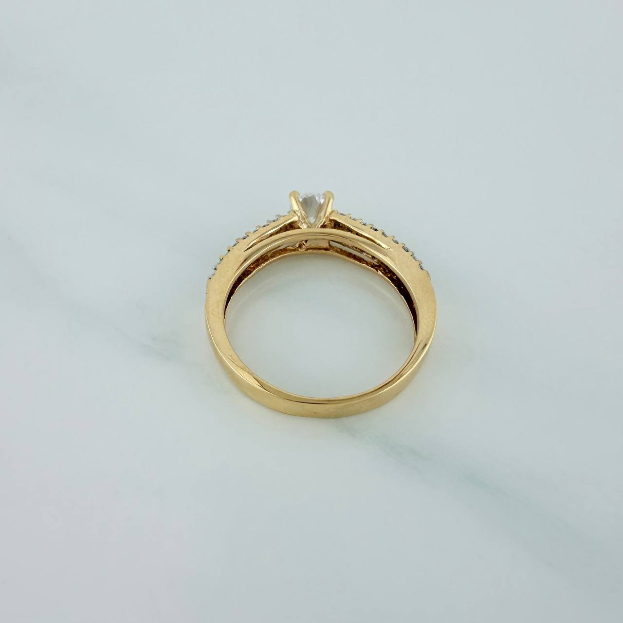 Anillo Solitario Puente 3.25gr / T7 / 1 in / Dos Oros Amarillo Blanco 18K $