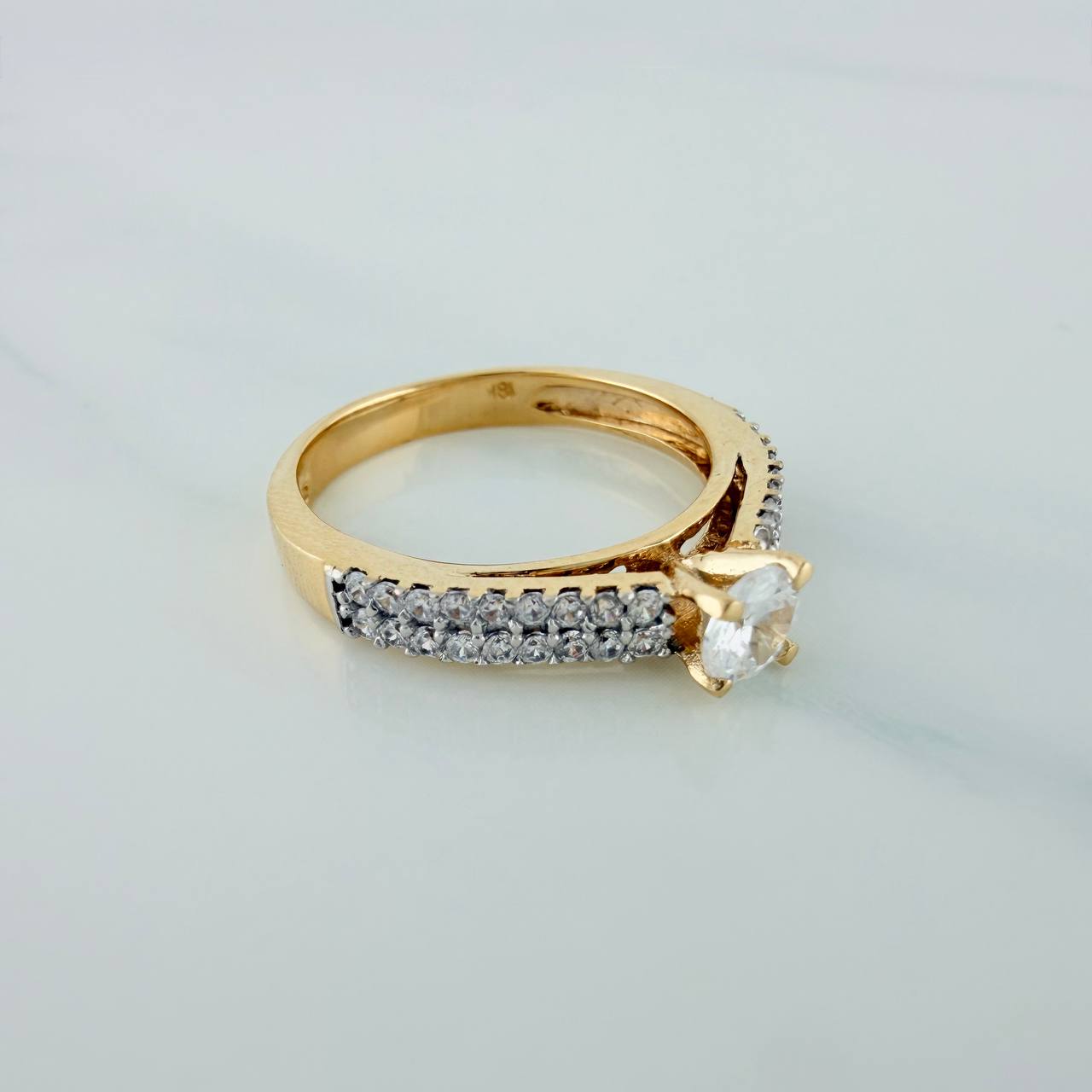 Anillo Solitario Puente 3.25gr / T7 / 1 in / Dos Oros Amarillo Blanco 18K $
