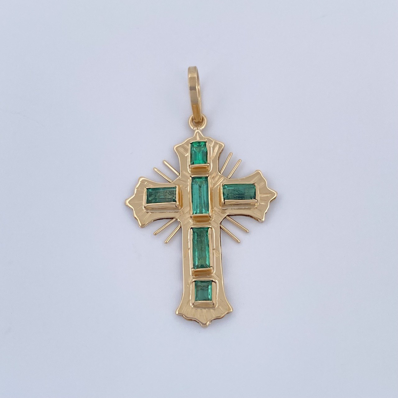 Flat Aurora Cross Pendant 1.9gr / 1 1/4 in / 18K Yellow Gold &