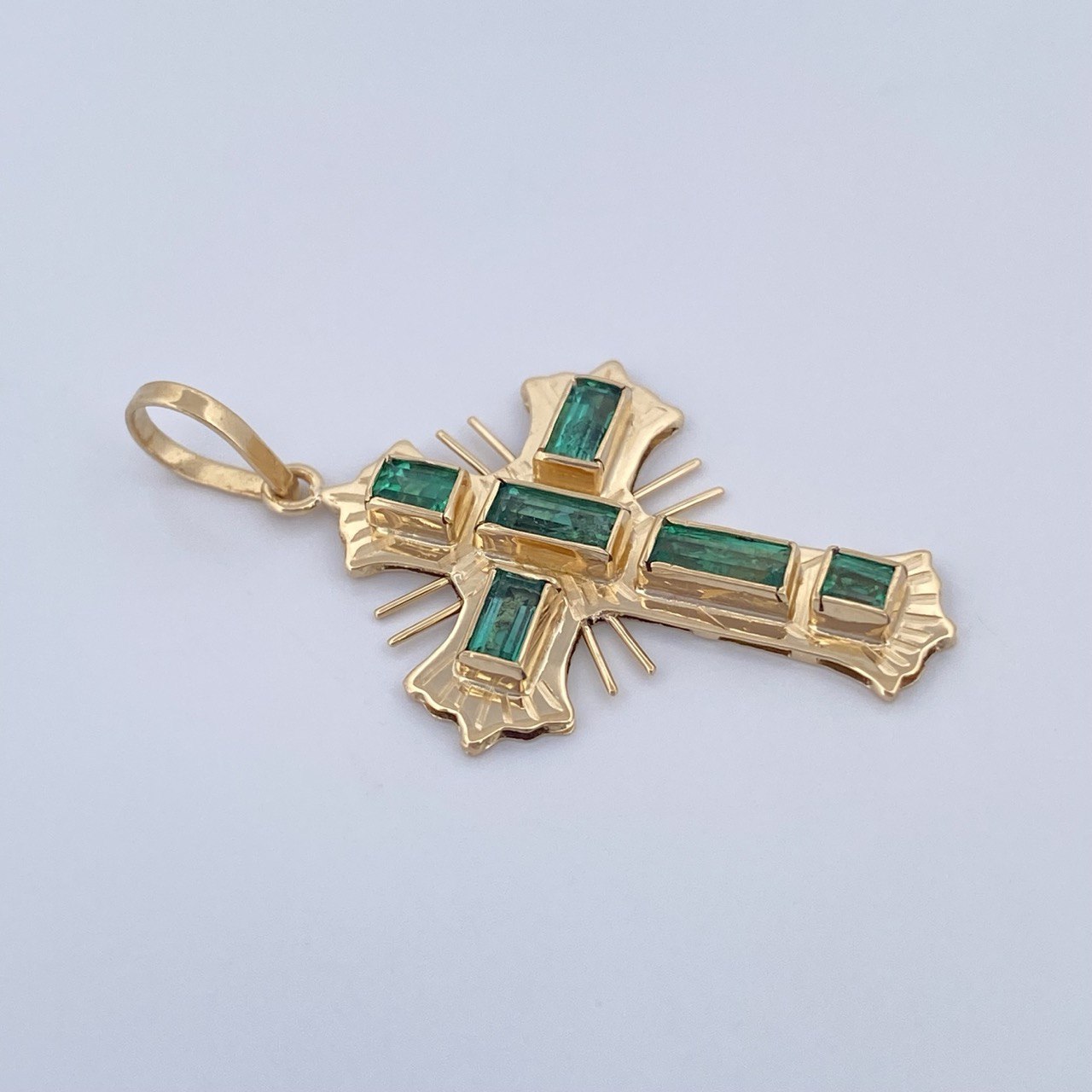 Flat Aurora Cross Pendant 1.9gr / 1 1/4 in / 18K Yellow Gold &