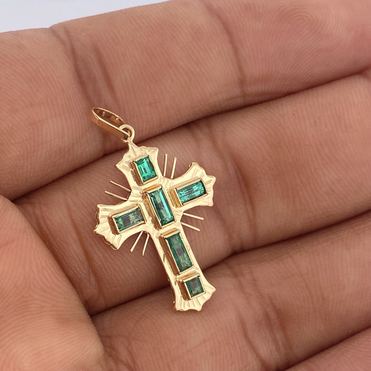 Flat Aurora Cross Pendant 1.9gr / 1 1/4 in / 18K Yellow Gold &