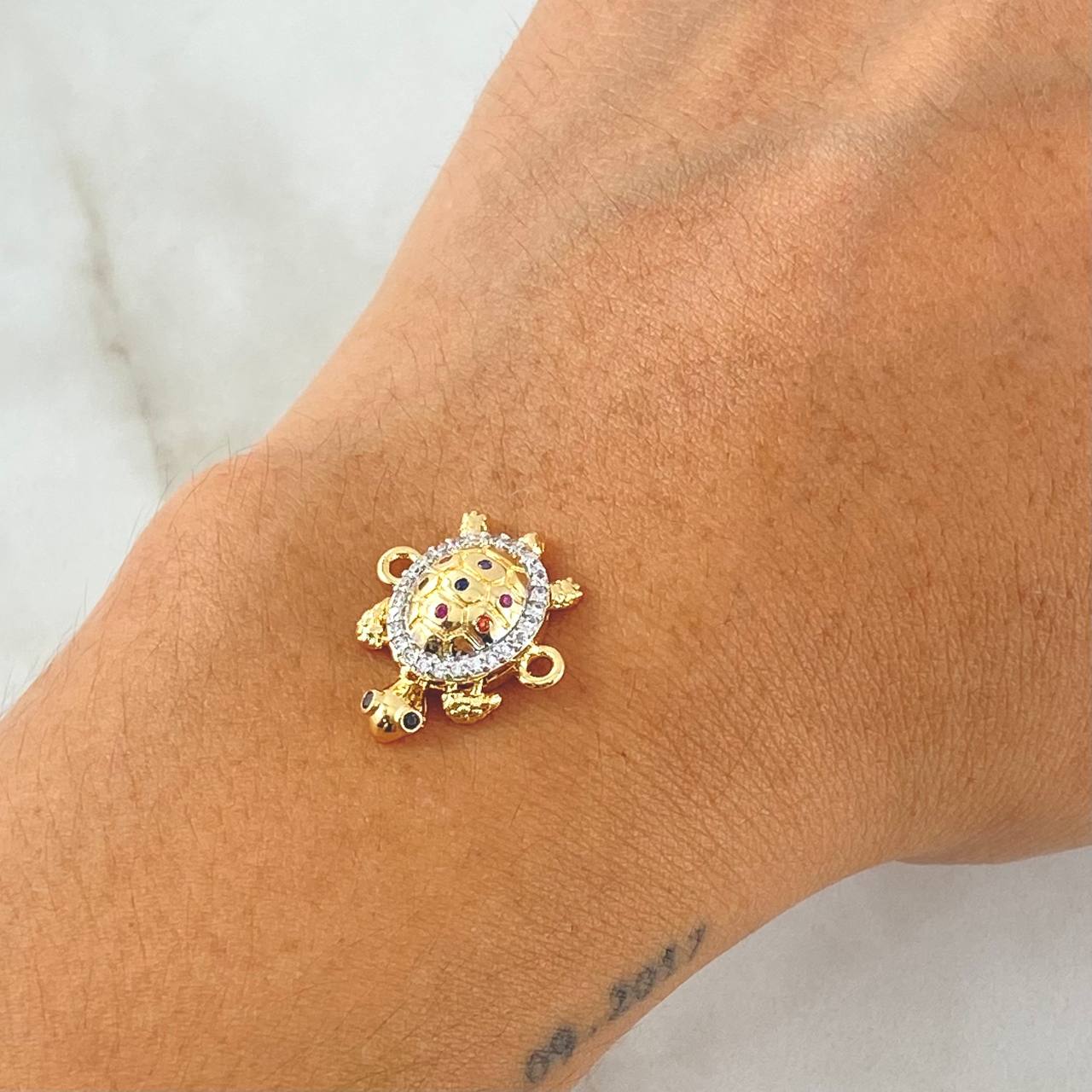 Charm 2.6gr / 0.6in / 18K Gold