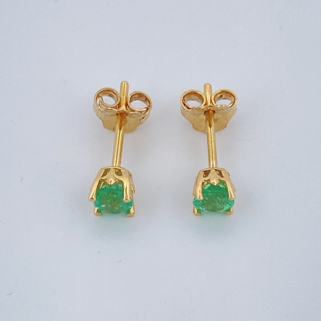 Stud Earrings Four Claws Emerald 1gr / 18K Gold $