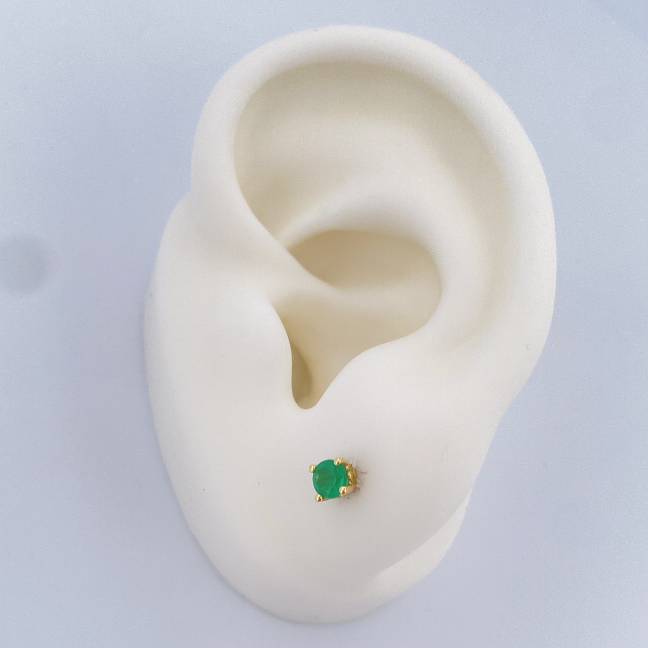 Stud Earrings Four Claws Emerald 0.95gr / 18K Yellow Gold &