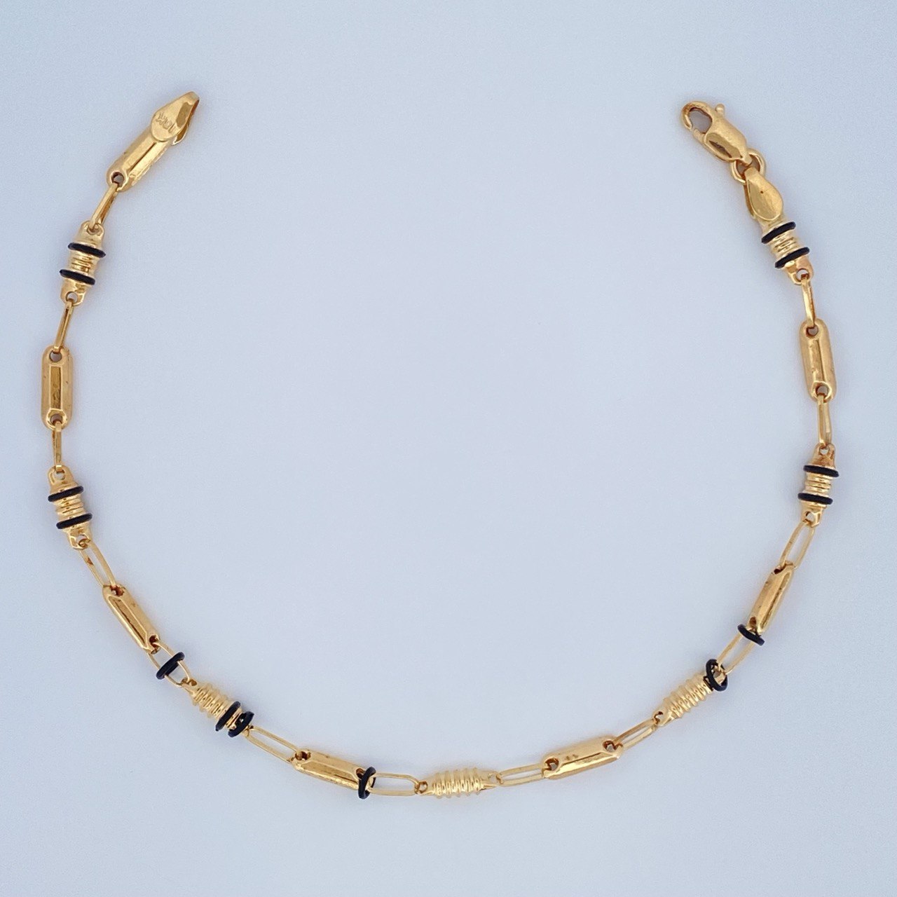 Rustic Bracelet 3.9gr / 8 3/4 in / 18K Gold $