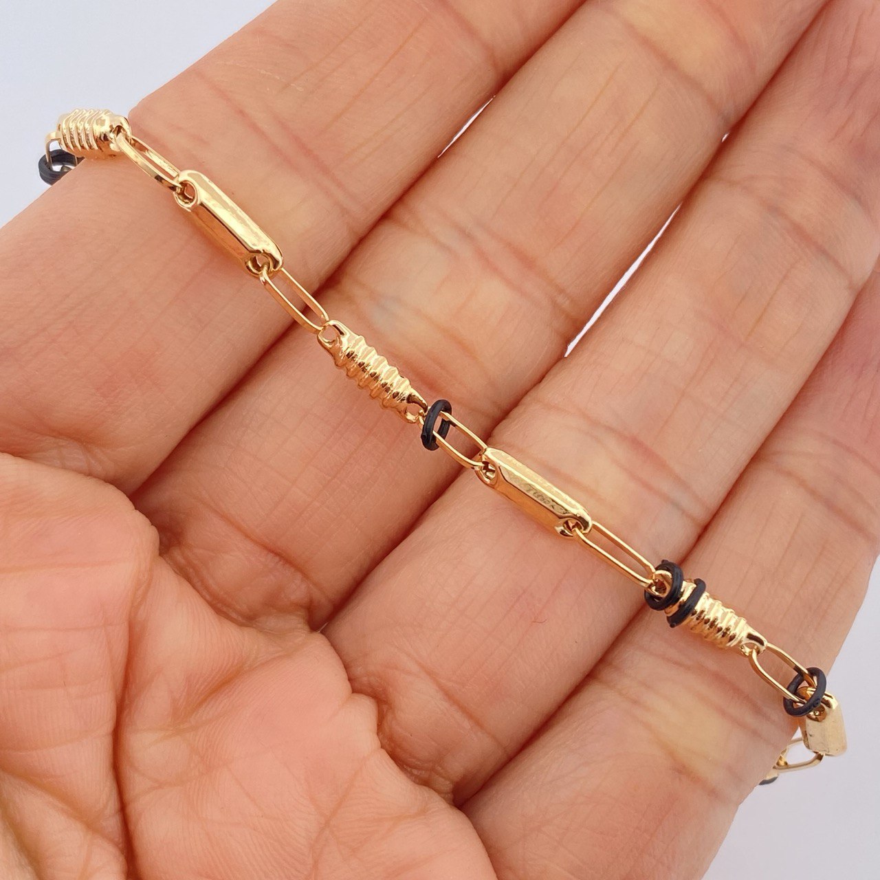 Rustic Bracelet 3.9gr / 8 3/4 in / 18K Gold $