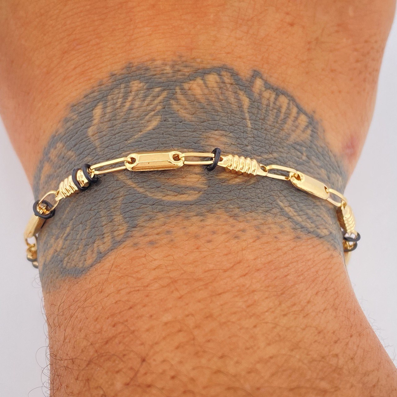 Rustic Bracelet 3.9gr / 8 3/4 in / 18K Gold $