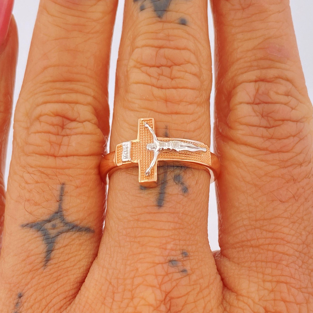 Anillo Jesus 4.5gr / T8 1/2 / Dos Oros Blanco Rosa 18K $