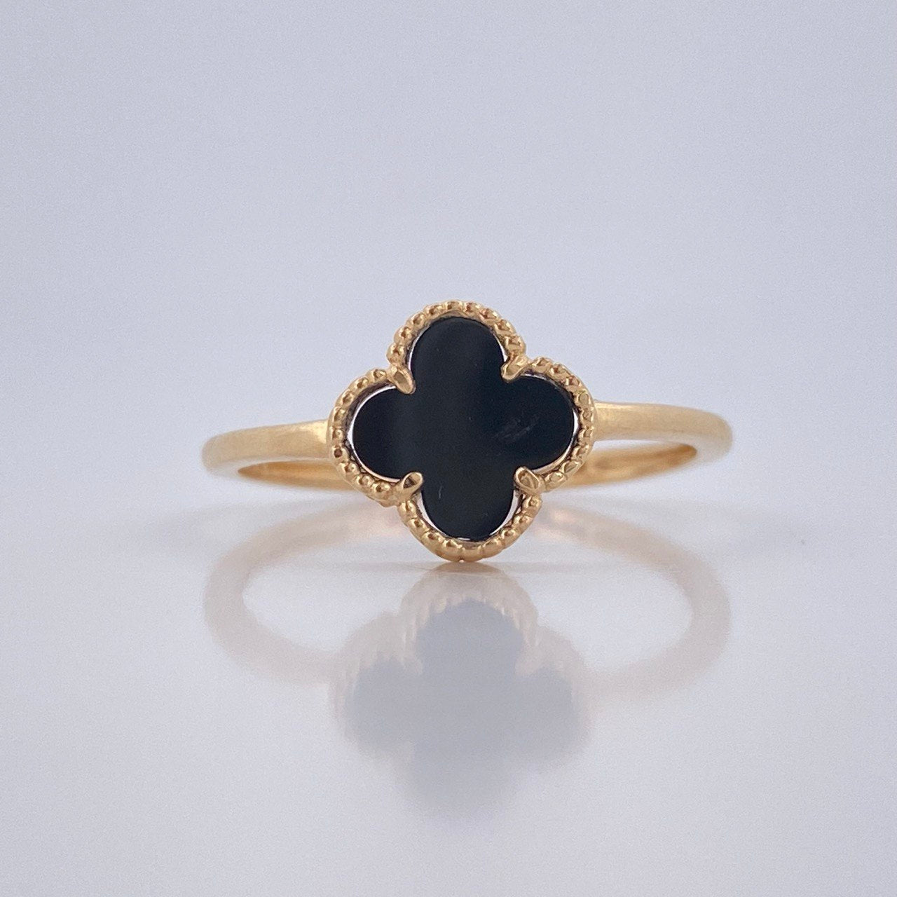 Clover Ring 1.85gr / Size 8 / 18K Gold $