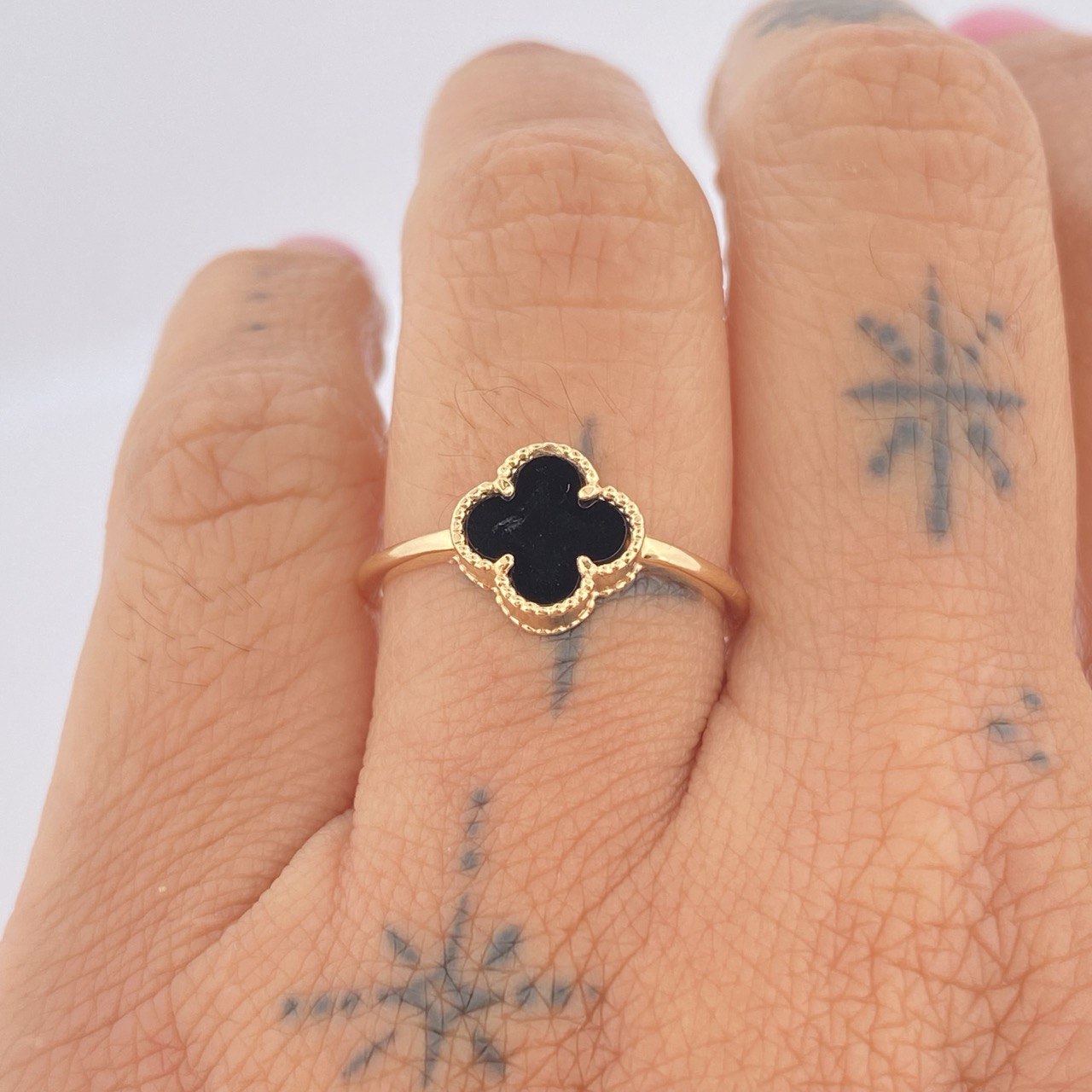 Clover Ring 1.85gr / Size 8 / 18K Gold $